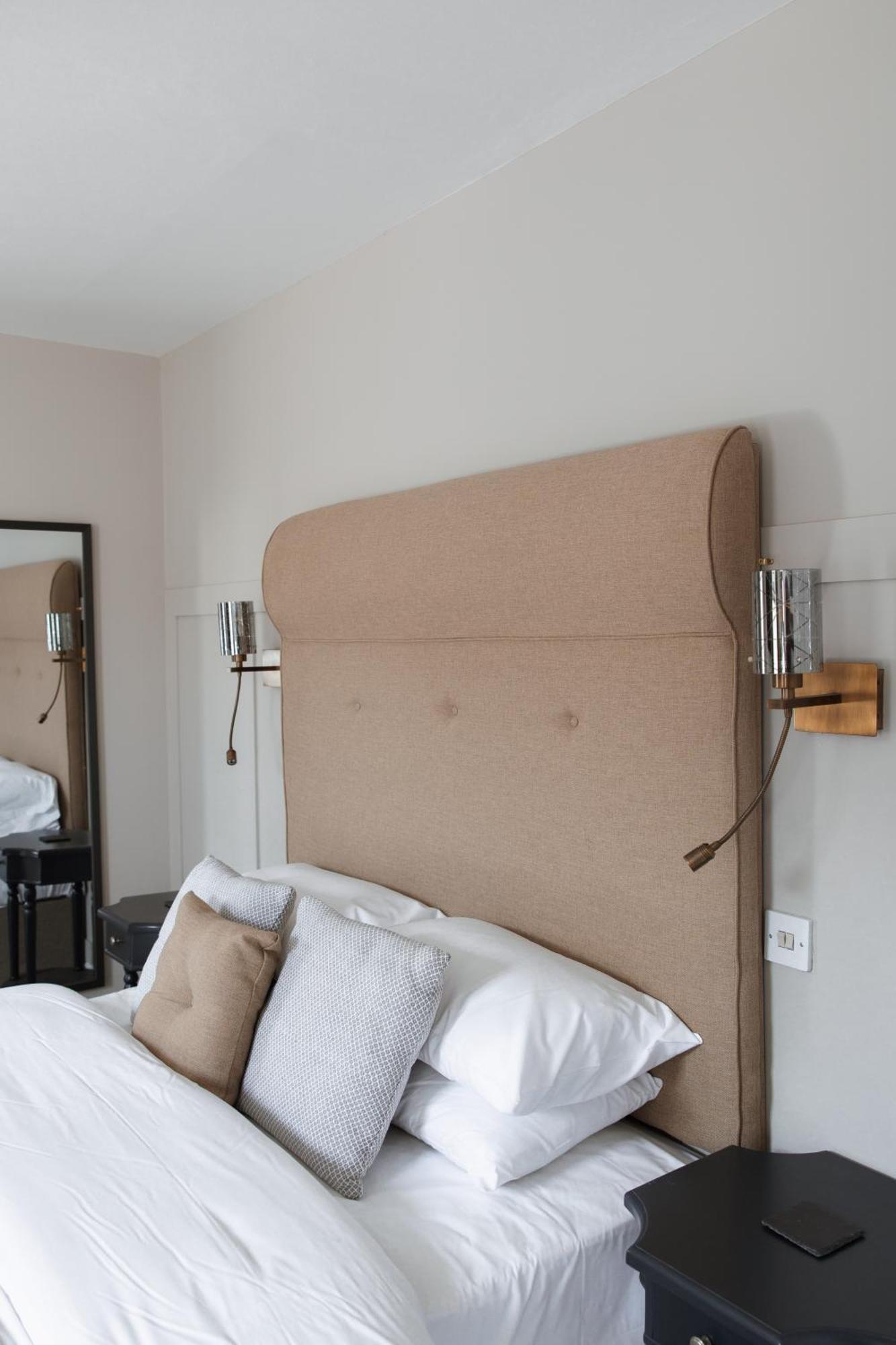 The Raven Hotel At Much Wenlock By Purestay 외부 사진